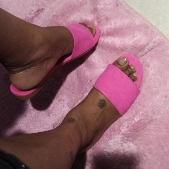 Sandals - Picture 2 of 4